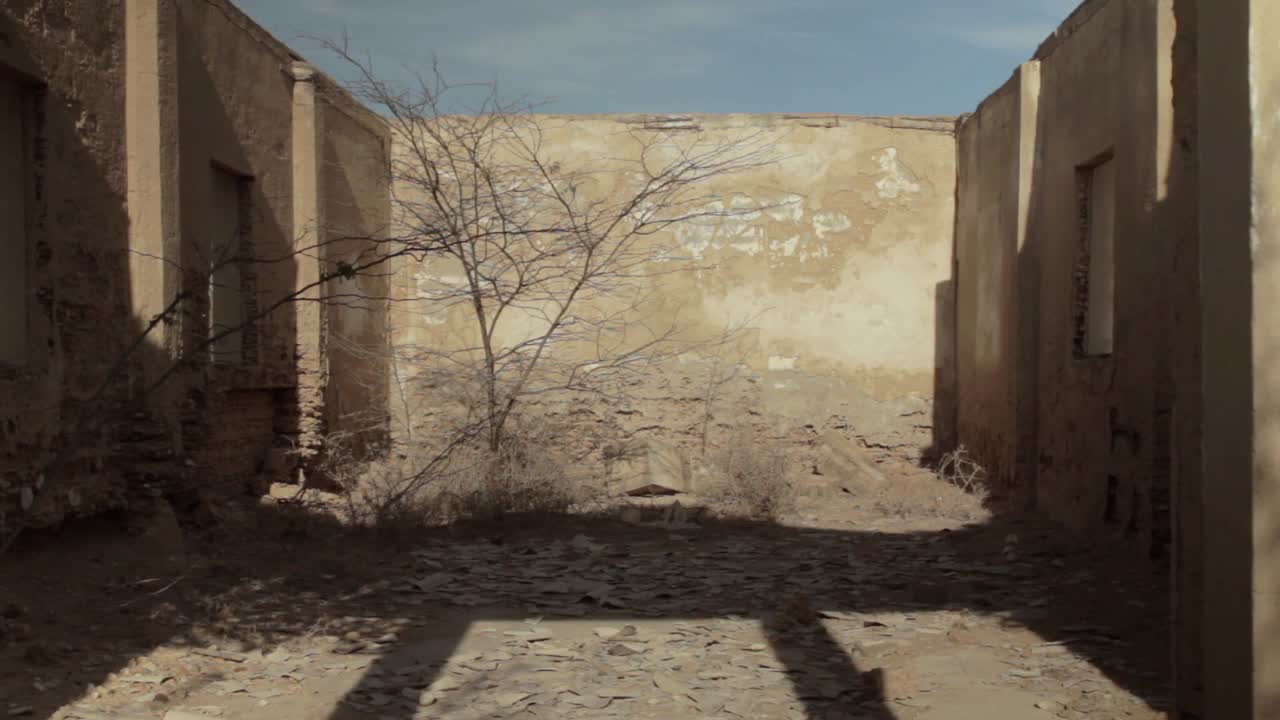 Edificio abbandonato nel deserto