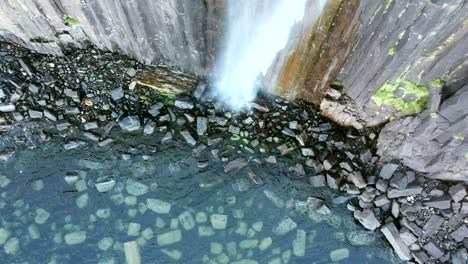 Vista-Aérea-De-Arriba-Hacia-Abajo-De-La-Cascada-Meatfall