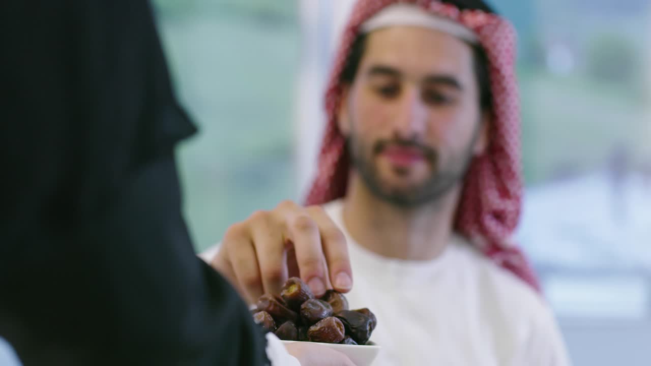 tener citas familiares durante la cena de ramadán o el iftar