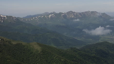 喬治亞的山脈和雲端全景