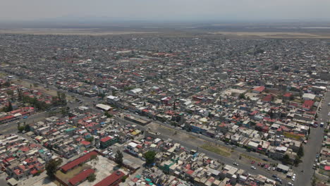vista panorámica aérea de los edificios de la casa del vecindario de ecatepec con la carretera