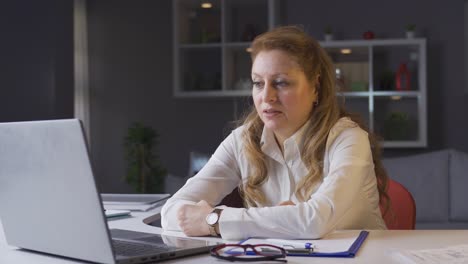 Mature-business-woman-worried-and-nervous.