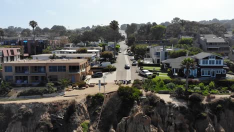 Coastline-pull-away-in-Del-Mar,-California,-San-Diego