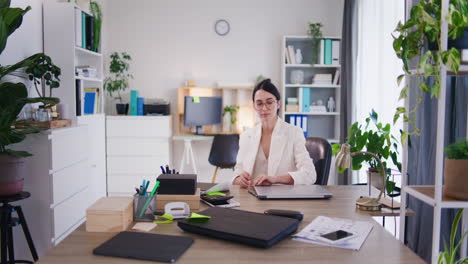 head of company starts working at desk