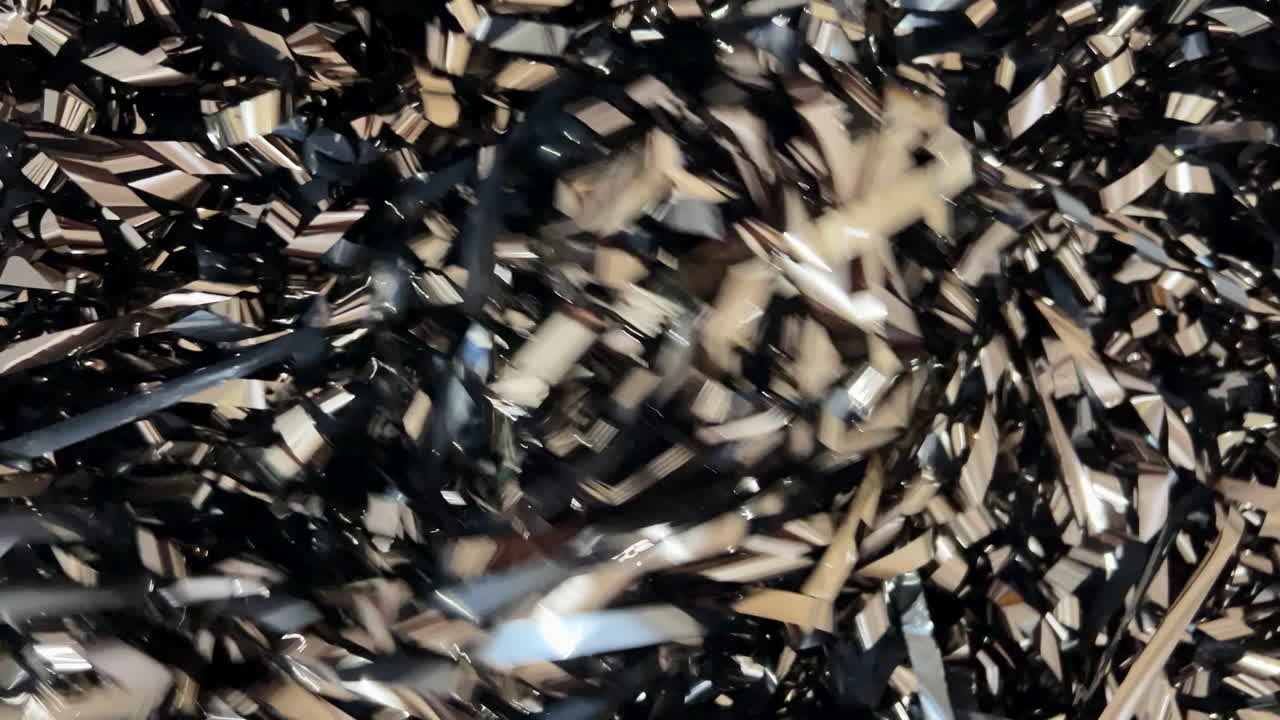 폐기되는 오래된 테이프의 엉킴