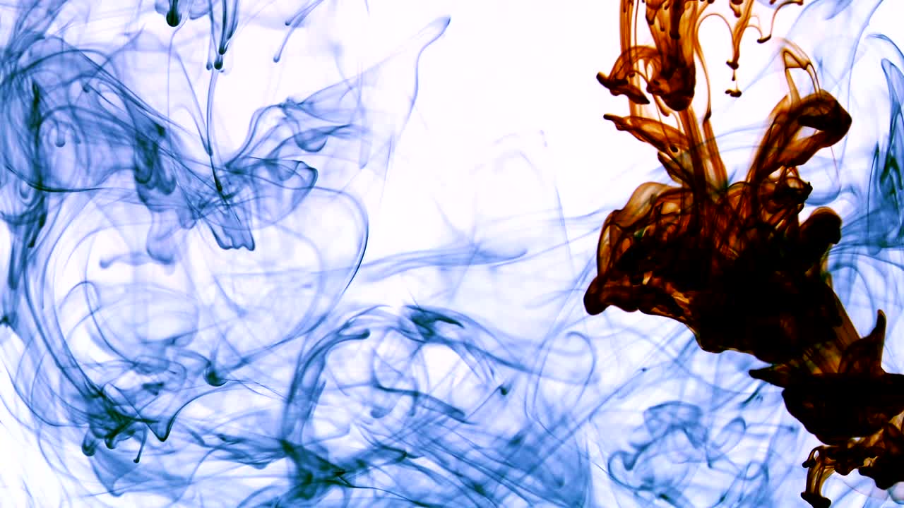 tinta abstracta esparcida bajo el agua