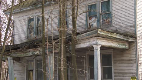 An-abandoned-and-lonely-farmhouse-is-rotting-and-overgrown