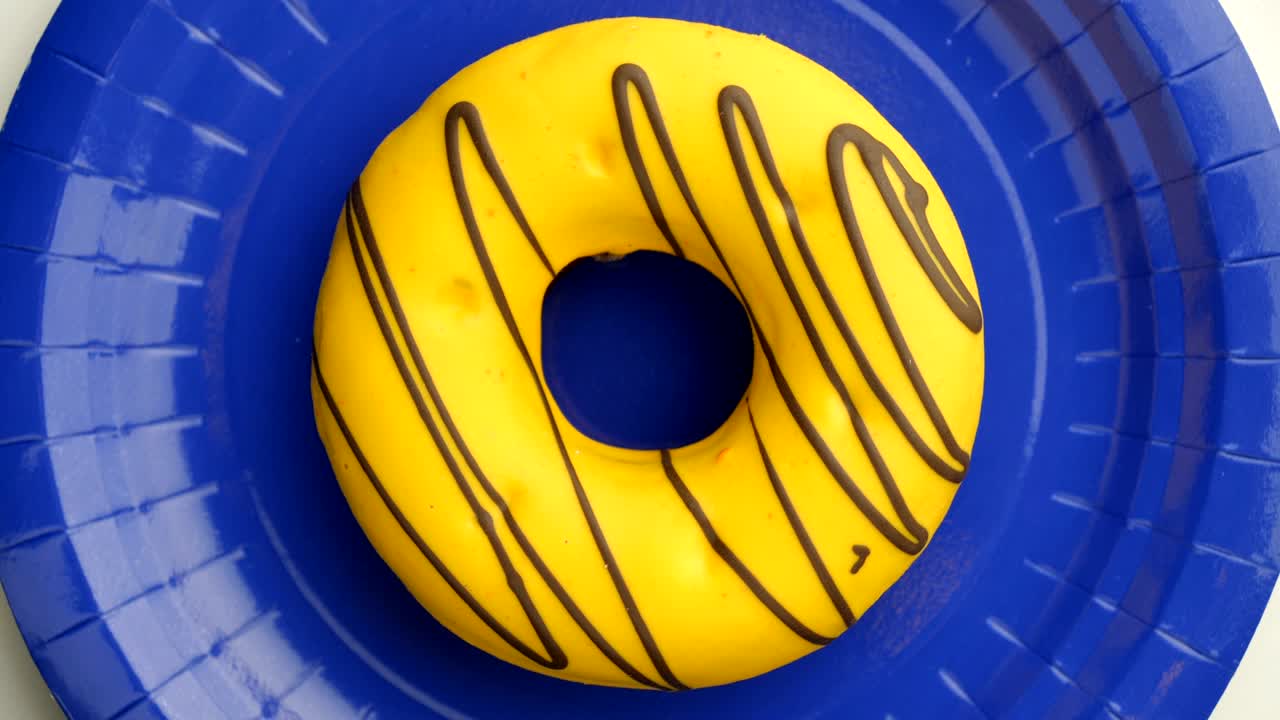 el donut está vidriado de cerca, con un bucle sin costuras.
