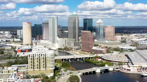 Beautiful-American-City-of-Tampa-Bay,-Florida---Aerial-Establishing
