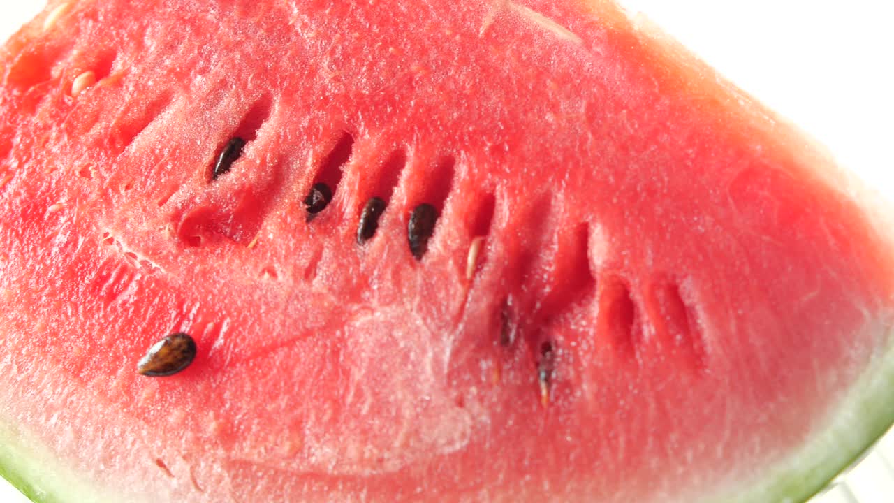 un primer plano de una rebanada de sandía
