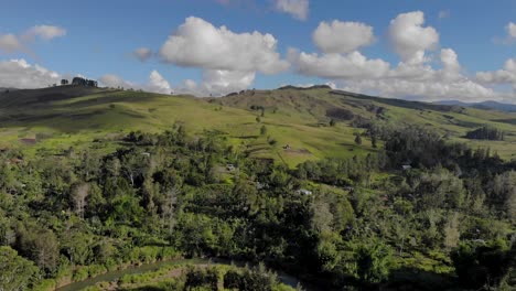 Reverse-aerial-of-stunning-Papua-New-Guinea-mountain-landscape-on-sunny-day