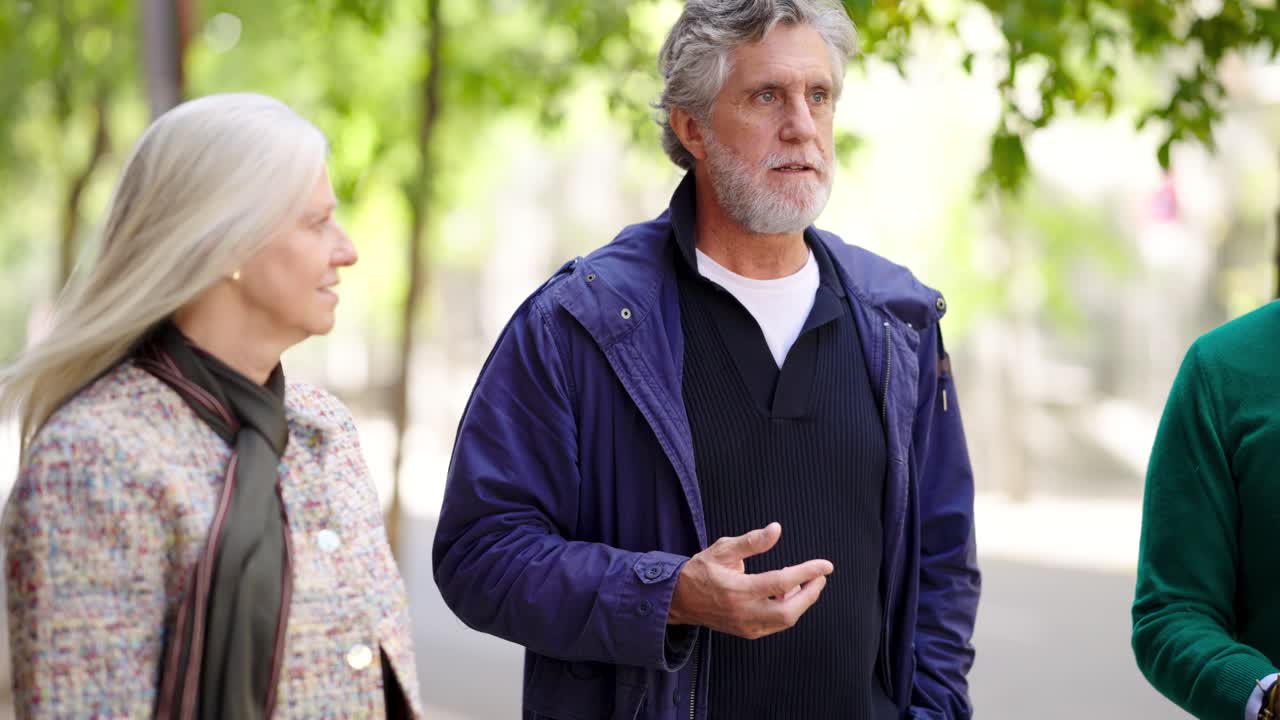 거리에서 는 사람들