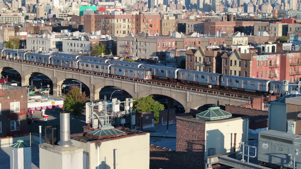 Establishing shot of a New York City subway train in Queens. Shot on an Autumn morning in 4k.