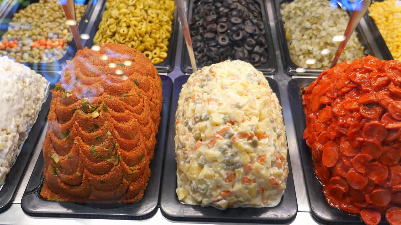variedad de mezes y ensaladas turcas
