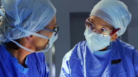 surgeons performing operation 4k