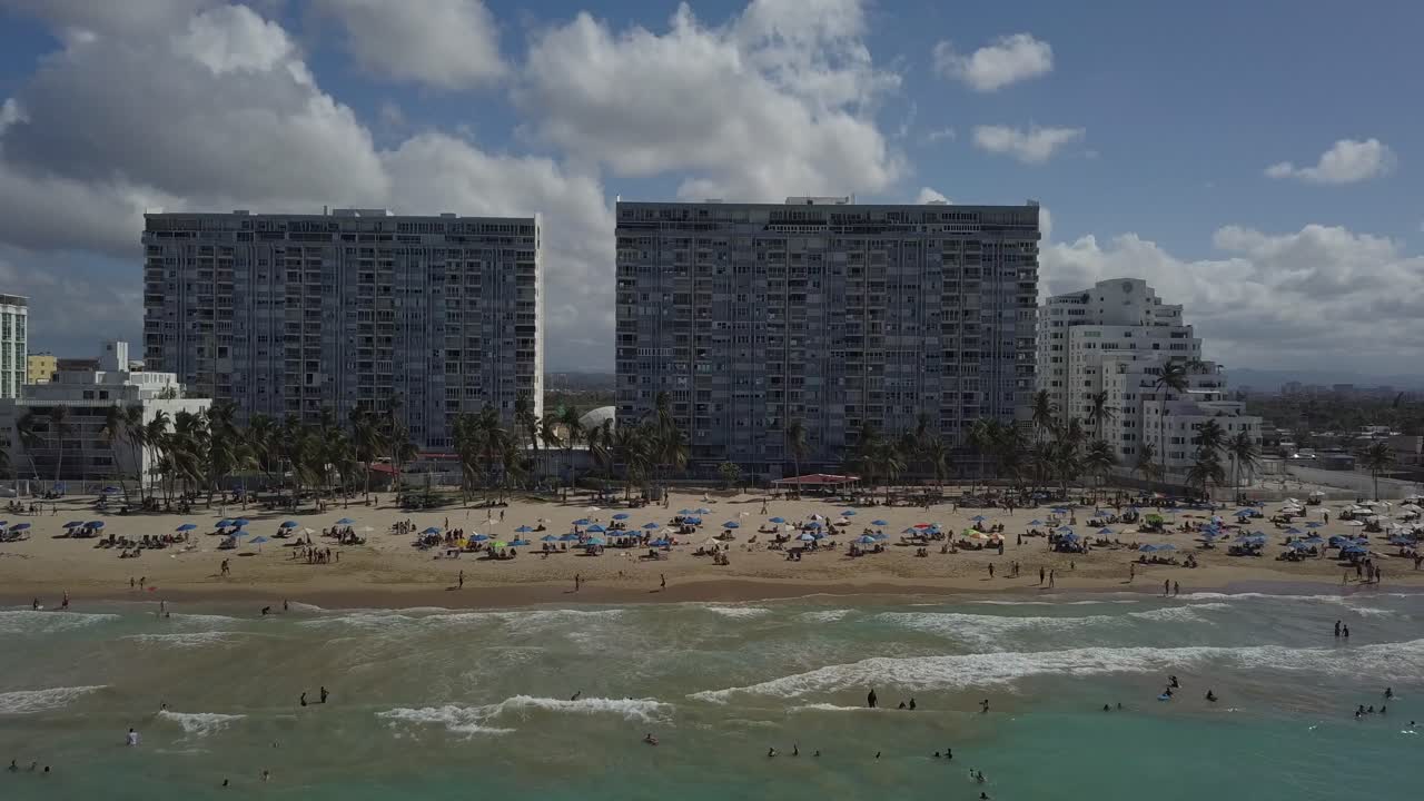 acercándose a condominios gemelos en isla verde puerto rico
