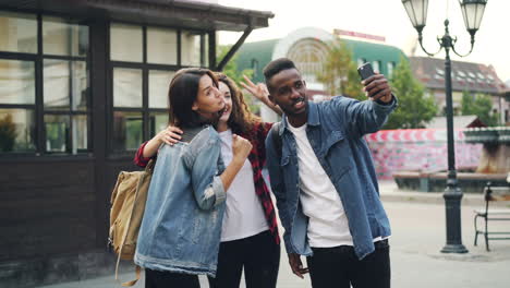 friends taking a selfie in the city