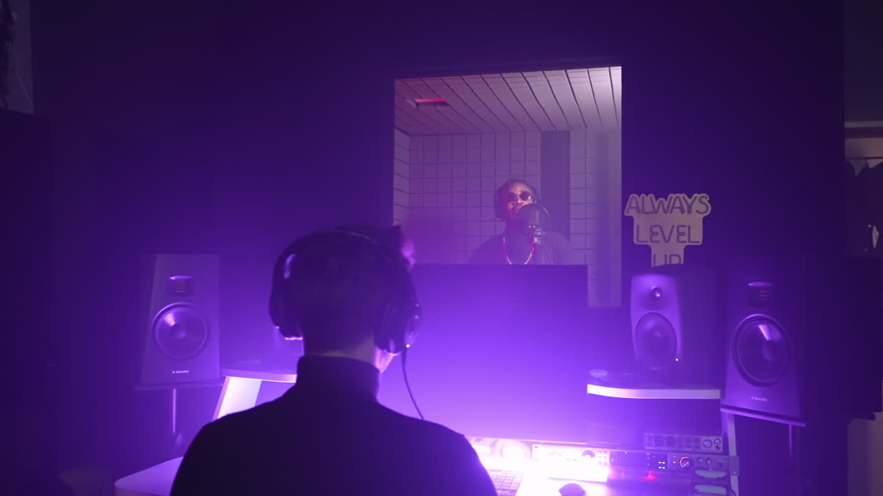 sesión de grabación de música en un estudio profesional