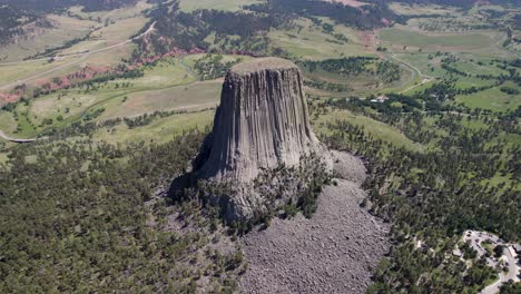 A-drone-shot-of-Devils-Tower,-a-massive,-monolithic,-volcanic-stout-tower,-or-butte,-located-in-the-Black-Hills-region-of-Wyoming