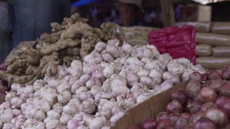 a-display-of-Garlic,-Ginger-and-onions