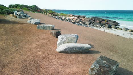 Statische-Aufnahme-Der-Ruhigen,-Wunderschönen,-Entspannenden-Küste-Von-Cape-Leeuwin-Mit-Leichten-Wellen-In-Südaustralien