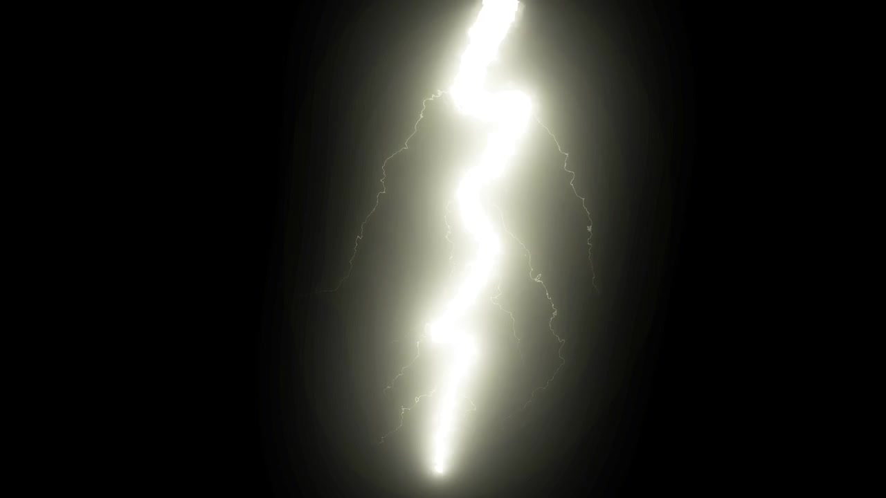 Potentes rayos eléctricos impactando y destellando