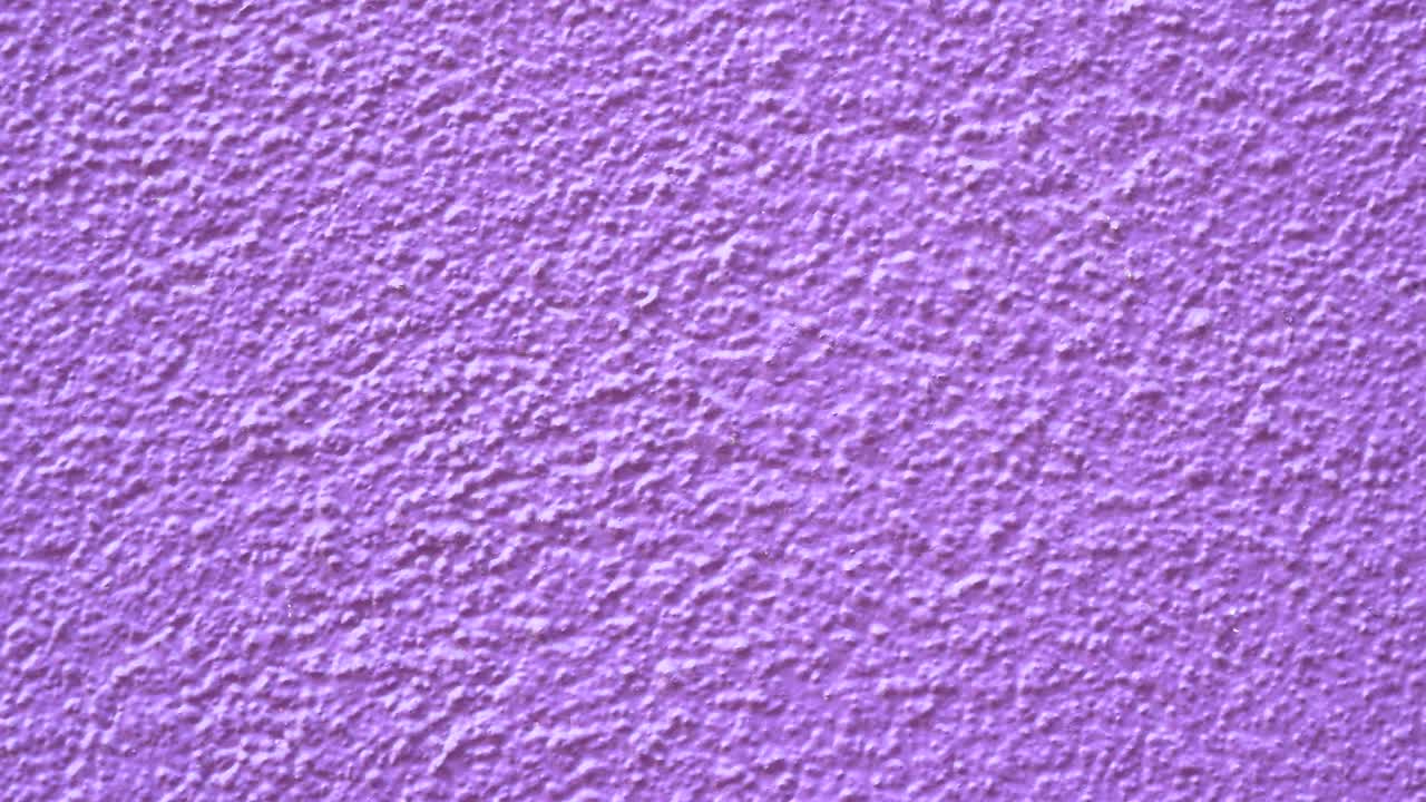 primer plano de una pared púrpura con textura