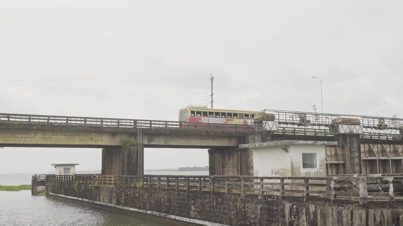 The bus passes through the lake barrier ,Tanneermukkam bund, embankment and moss 