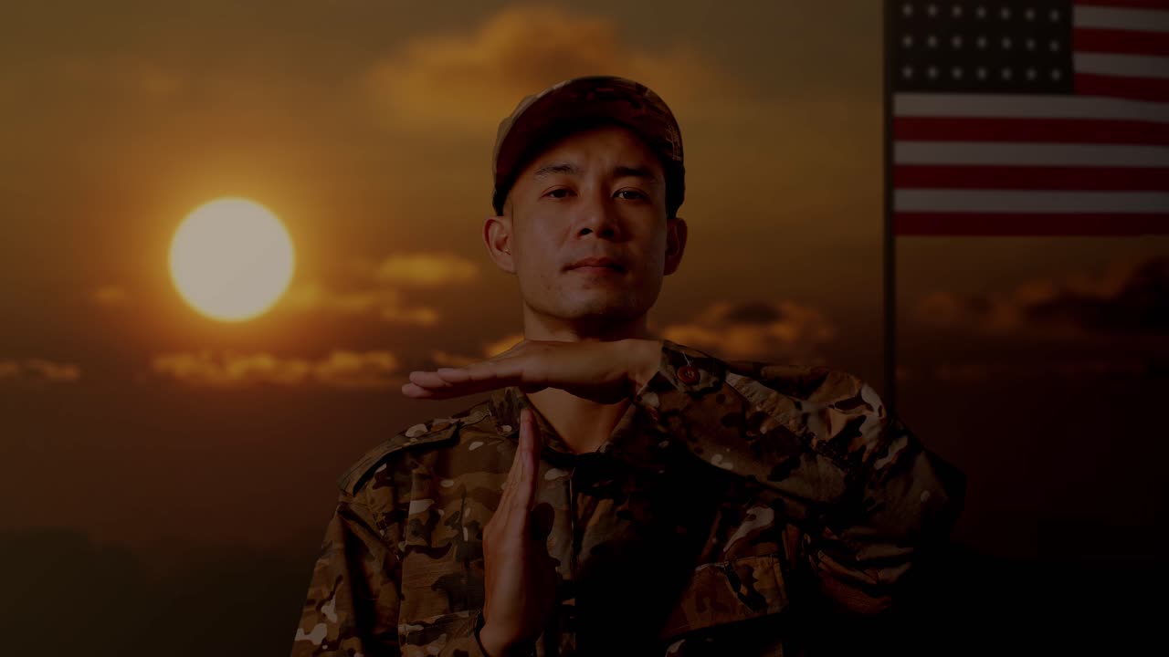 위장 유니폼을 입은 군인, 미국 발과 함께 해가 지는 배경