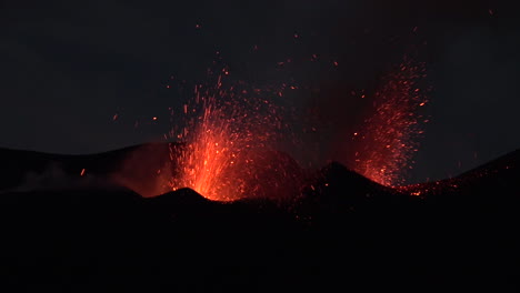 卡博維德火山 (cabo verde volcano) 位於非洲沿岸的維德角島 (cape verde)