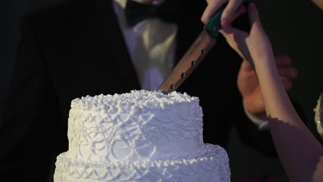 couple cutting wedding cake