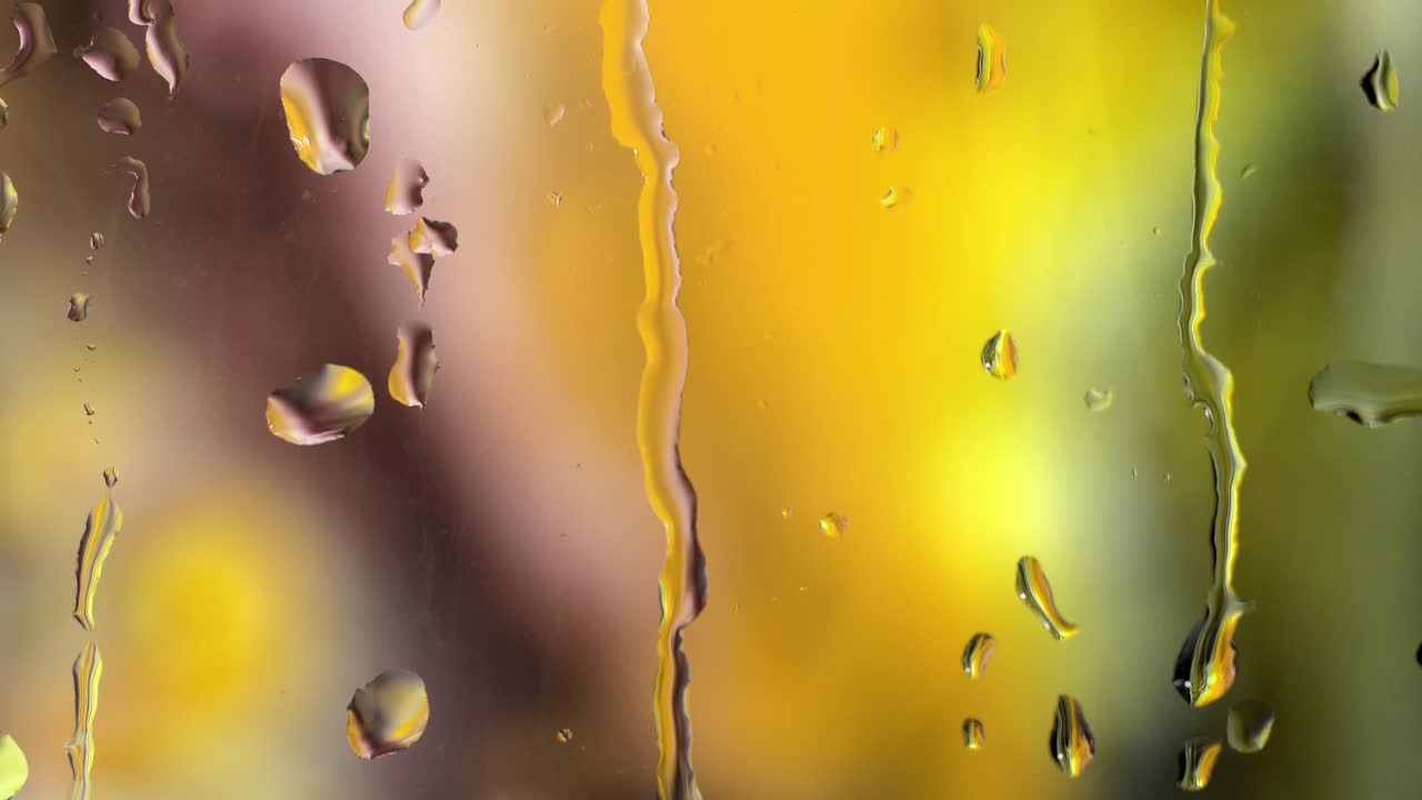 유리 표면에 매끄러운 다채로운 물