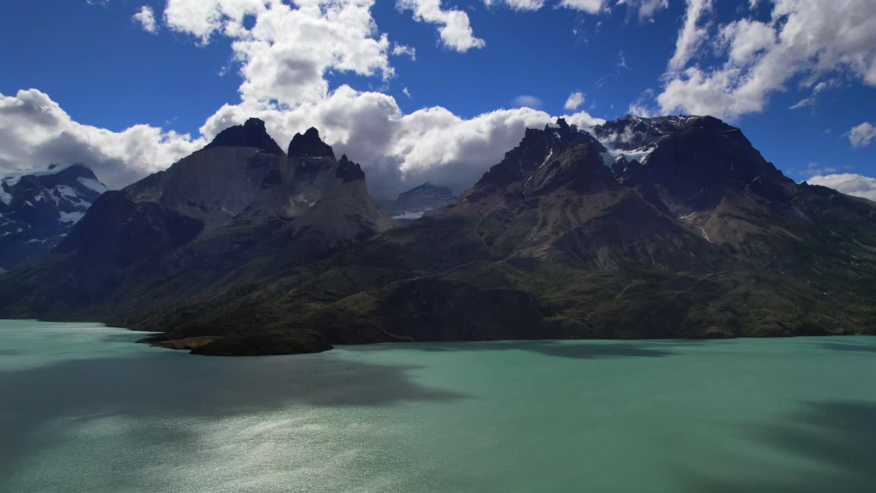 Hyperlapse con drone delle cime Mirador Cuernos in Patagonia.