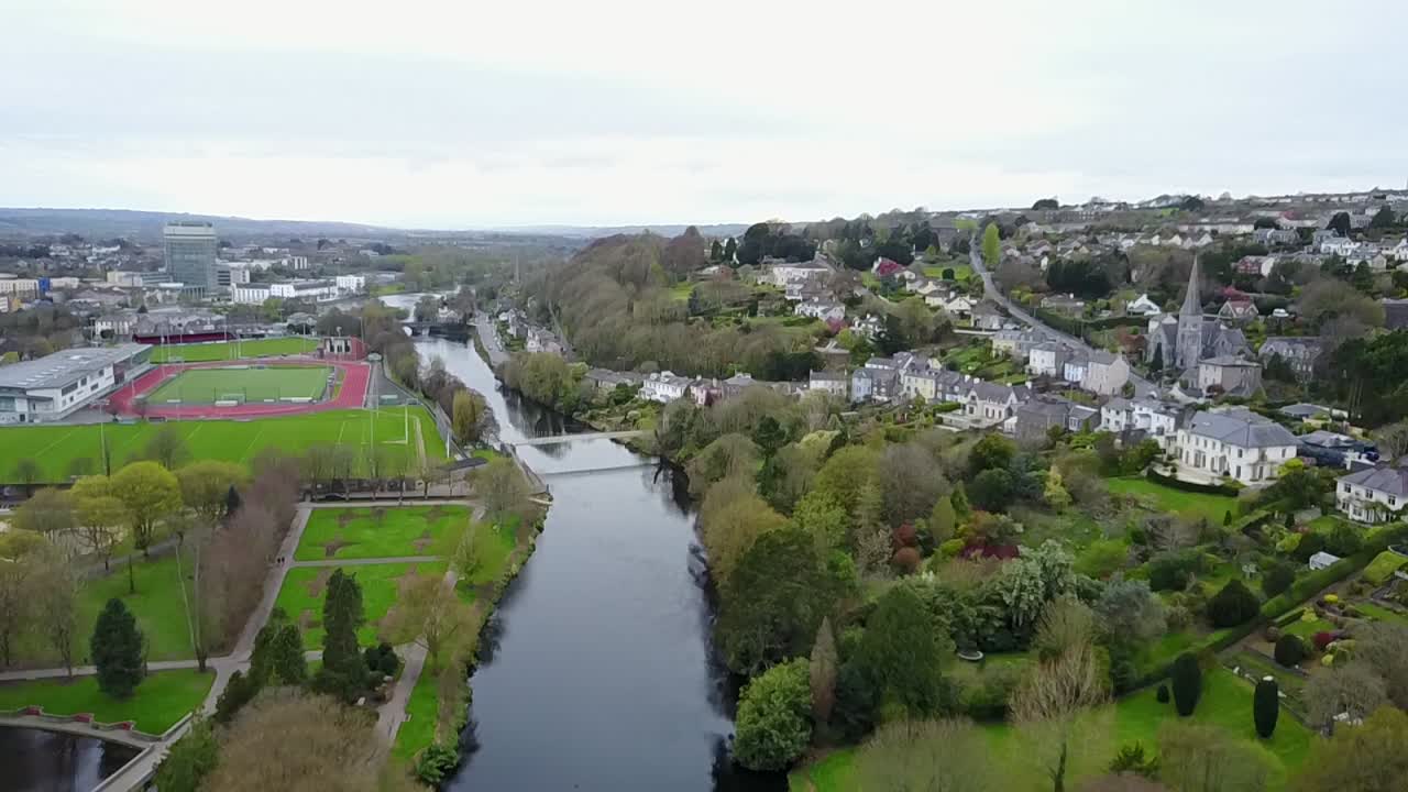 vista aérea del río cork lee