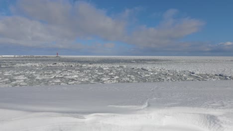 Vista-Del-Paisaje-Nevado-De-Invierno-Y-La-Deriva-De-Hielo-En-El-Mar-De-Okhotsk-En-Omu-Hokkaido