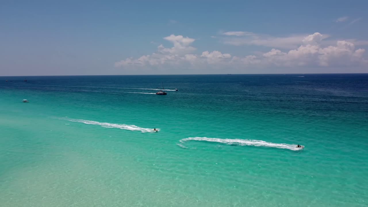 A natural paradise with Blue skies, white sands, green waters on Florida&rsquo;s Emerald Coast