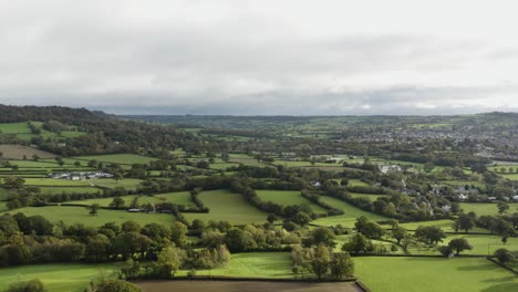 Panoramic-View-Of-Meadow-Hills-With-Hedgerows-Near-Honiton-In-Exeter,-East-Devon,-England