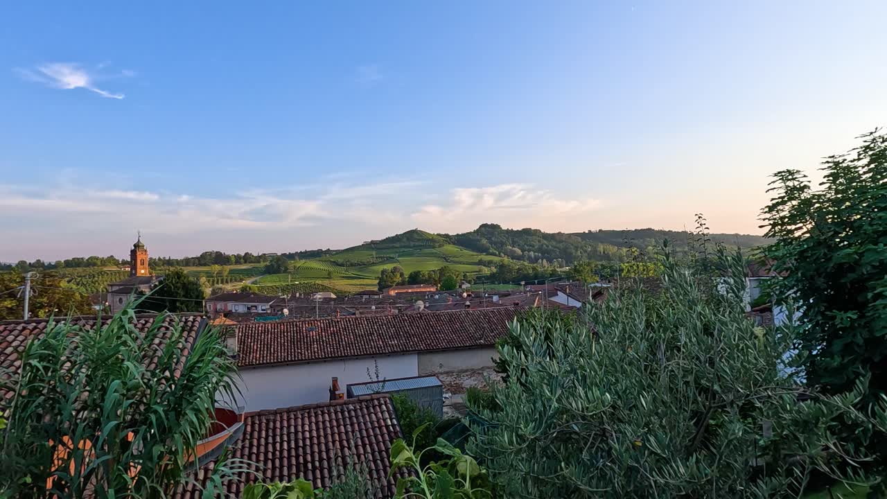 vista de la puesta de sol en sestriere, piamonte, italia