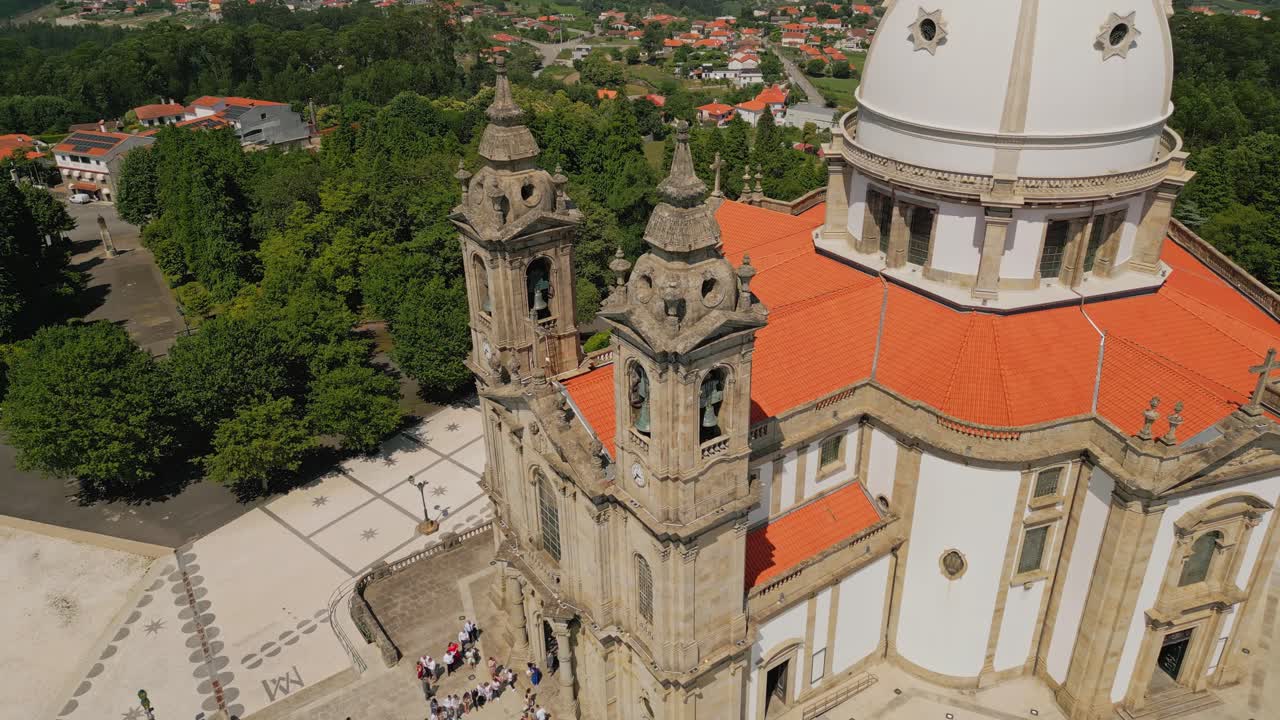 vista aérea del histórico santuario de sameiro en braga, portugal