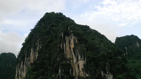 antena cinematográfica de impresionante belleza natural de montaña en el gran continente de asia