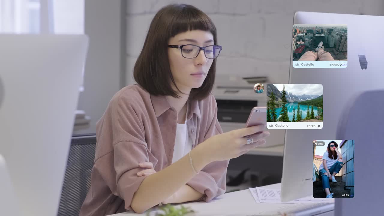 mujer usando teléfono inteligente en la oficina