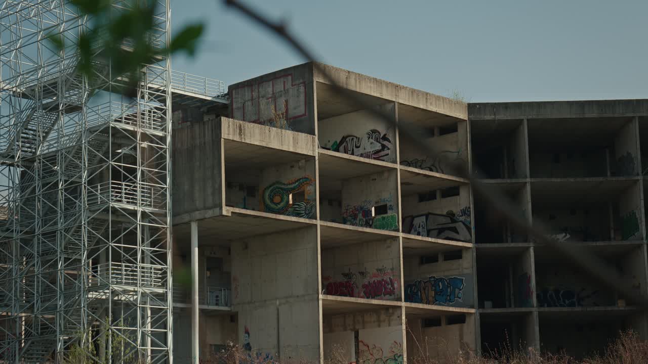 graffiti en un edificio inacabado, zagreb, croacia