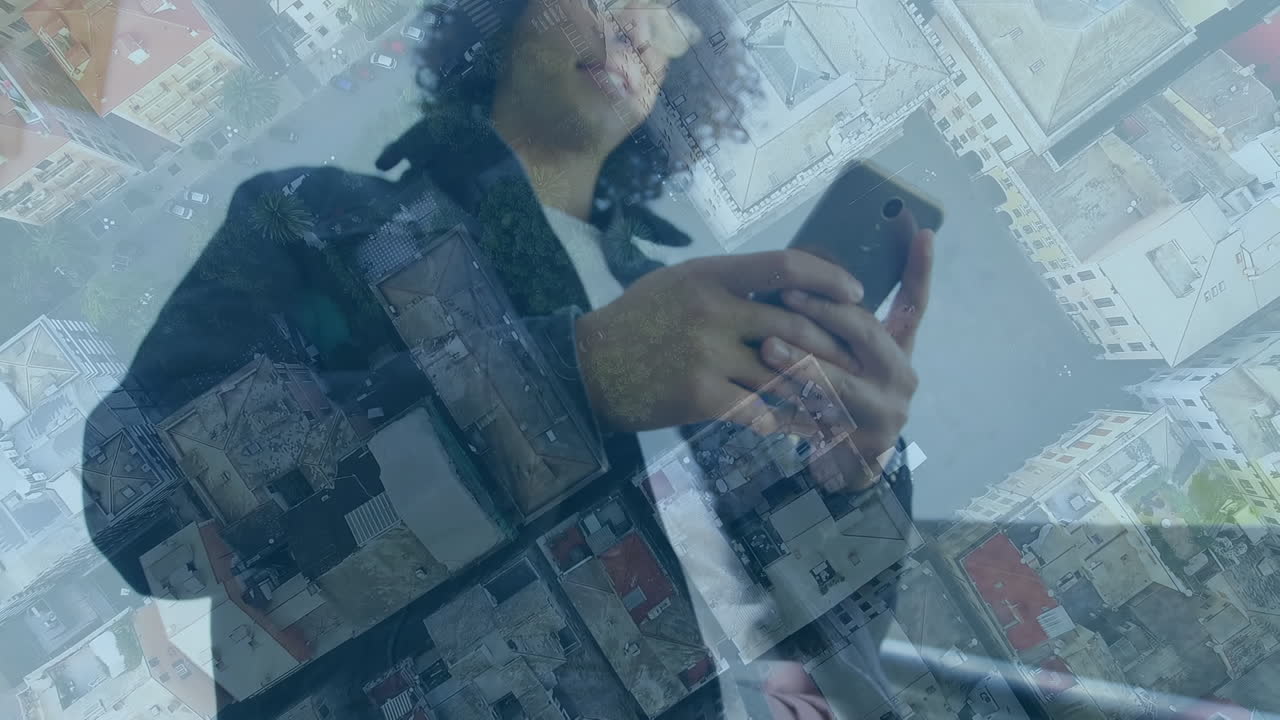 animación de un hombre usando un teléfono inteligente sobre el paisaje urbano