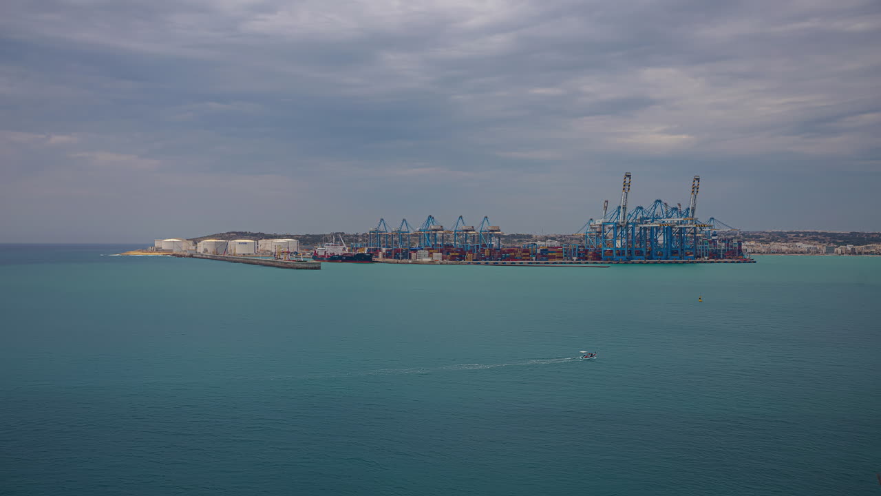el puerto de kalafrana en malta
