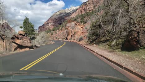 Un-Hermoso-Viaje-Por-Carretera-Hasta-El-Parque-Nacional-Zion,-Utah