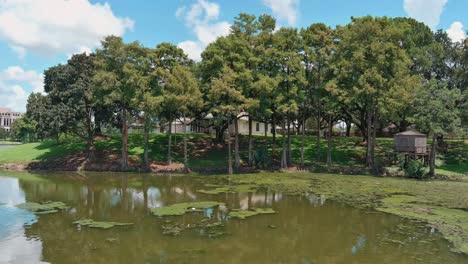 vista de drones de casas frente al lago en baton rouge, louisiana