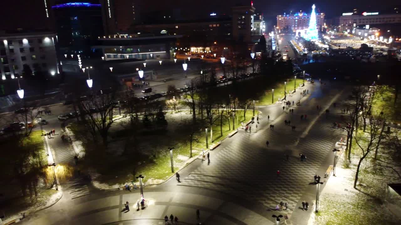 밤 자유 광장 카르키프 공중 왼쪽에서 오른쪽으로