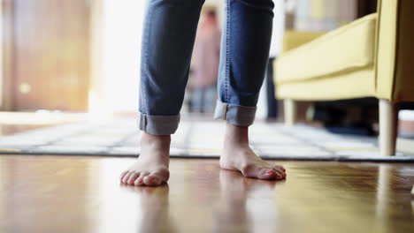 Baby-like-barefeet-standing-tall-painting-at-studio