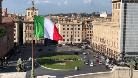 Italienische-Flagge-Weht-Im-Wind