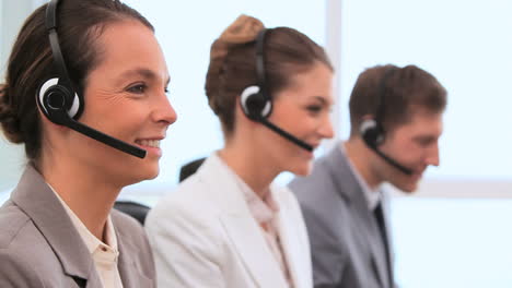 Agentes-Felices-Del-Call-Center-Trabajando